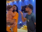 Hardik Pandya and his baby son Agastya who blows a kiss to Rashid Khan in this Instagram video. (instagram/@gujarat_titans)