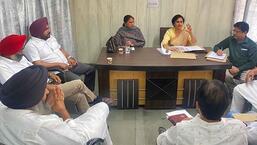 Poonampreet Kaur, MC zonal commissioner, during meeting with the councillors of Zone-C and other officials in Ludhiana on May 05, 2022. (HT PHOTO)