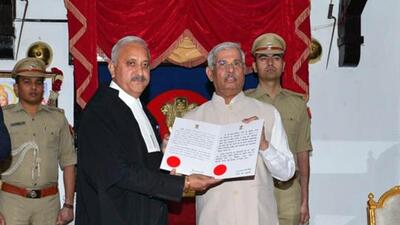 Himachal Pradesh governor Rajendra Vishwanath Arlekar administering the oath to Justice Satyen Vaidya on Thursday (Deepak Sansta/HT) Himachal Pradesh governor Rajendra Vishwanath Arlekar administering the oath to Justice Satyen Vaidya on Thursday (Deepak Sansta/HT)