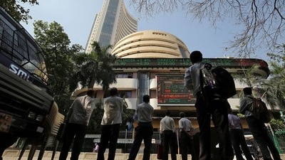 Sensex jumps 33 points to end day at 55,702; Nifty trades at 16,682 (REUTERS)