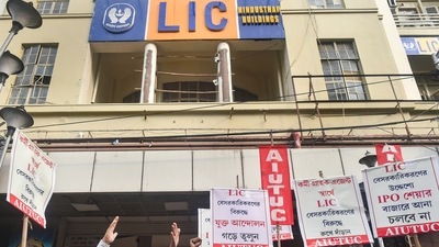 All India United Trade Union Centre activists shout slogans during their protest over the LIC's IPO in Kolkata, (PTI) All India United Trade Union Centre activists shout slogans during their protest over the LIC's IPO in Kolkata, (PTI)