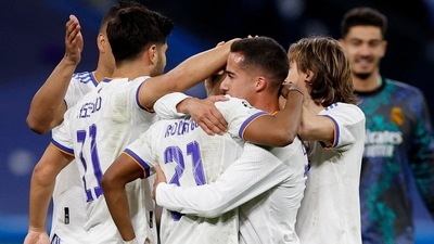 Real Madrid's Rodrygo celebrates after the match with Lucas Vazquez and teammates. (REUTERS)