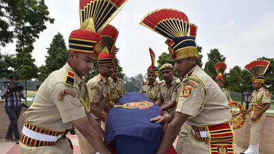 District deputy commissioners and additional commissioners of police (armed police) must ensure, arrange and supervise the homage, the SOP said. (Picture for representation only/HT Archive) District deputy commissioners and additional commissioners of police (armed police) must ensure, arrange and supervise the homage, the SOP said. (Picture for representation only/HT Archive)