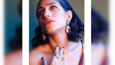 Kubbra Sait's hair for the glam night was done by Rakshanda Irani and her makeup by Krisann Figueiredo. (Instagram/@who_wore_what_when) Kubbra Sait's hair for the glam night was done by Rakshanda Irani and her makeup by Krisann Figueiredo. (Instagram/@who_wore_what_when)