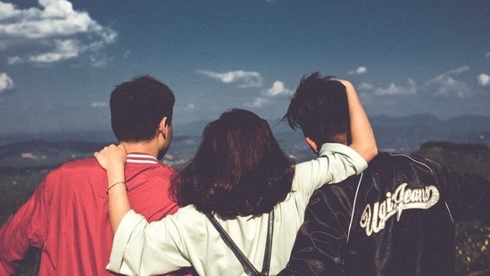 People who expose you to new things about yourself and the world are also valuable. "It's helpful to have a variety of friends. If everyone is just like you, you will have a hard time understanding anyone different from you," Nedra suggess.(Pexels)