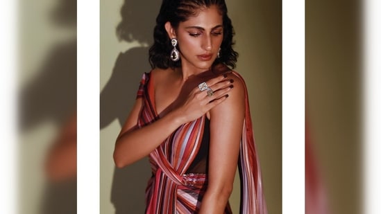 Kubbra Sait elevated her look with exquisite semi-precious stone jewellery set by Joolry.(Instagram/@who_wore_what_when)
