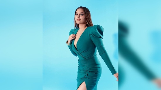 Sonakshi Sinha's dress featured a plunging neckline, long sleeves with puffed shoulders and a slit that went up to the thighs.(Instagram/@aslisona)