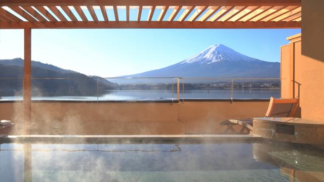 Beyond the windows, mountains and still lake (Shutterstock) Beyond the windows, mountains and still lake (Shutterstock)
