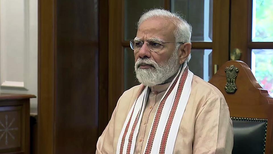 Prime Minister Narendra Modi chairs a meeting to review the preparations for the heatwave management and monsoon preparedness, in New Delhi on May 6, 2022.&nbsp; (ANI Photo)