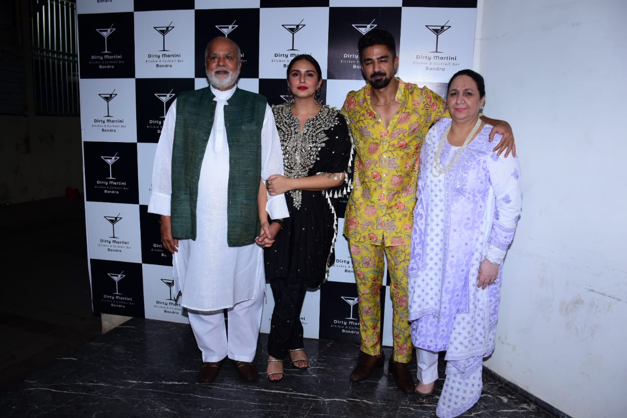 Huma Qureshi and Saqib Saleem with their parents at the bash. (Varinder Chawla)