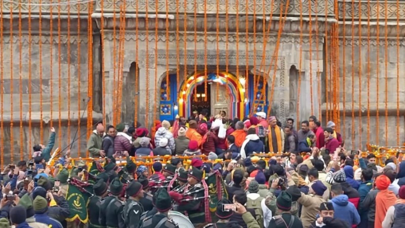 Grand opening of Kedarnath temple for devotees, CM in attendance ...