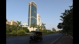 Palm Beach Road in Navi Mumbai is prone to accidents while many illegal activities are alleged to have been taking place on deserted service roads. Residents have demanded more security on this stretch. (BACHCHAN KUMAR/HT PHOTO)