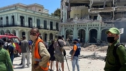 Uma explosão destruiu o Hotel Saratoga, em Havana, Cuba.