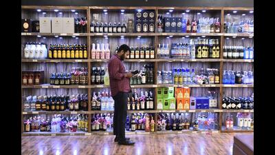 Approving the excise policy for 2022-23, the cabinet reduced the value added tax (VAT) for country liquor (CL), Indian made foreign liquor (IMFL), wine, beer from 13-14% to 12%. (HT Photo) Approving the excise policy for 2022-23, the cabinet reduced the value added tax (VAT) for country liquor (CL), Indian made foreign liquor (IMFL), wine, beer from 13-14% to 12%. (HT Photo)