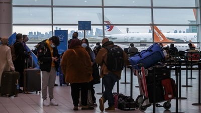 Travellers at Toronto Pearson International Airport in Ontario, Canada. Canada's largest airports optimistic of seeing relief in delay by summer (Bloomberg) Travellers at Toronto Pearson International Airport in Ontario, Canada. Canada's largest airports optimistic of seeing relief in delay by summer (Bloomberg)