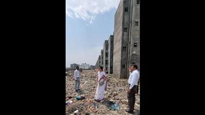 Ludhiana MC zonal commissioner Poonampreet Kaur inspecting the dumpsite in Giaspura on Friday. (Harvinder Singh/HT)