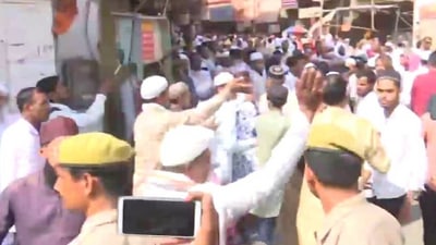 Sloganeering outside Kashi Vishwanath-Gyanvapi complex (ANI)