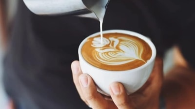 Say no to coffee, alcohol, and caffeinated drinks as they can cause dehydration. (Pexels)