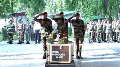Indian army pays tribute to Major Raghunath Ahlawat, who lost his life in the line of duty in Uri, Baramulla. (ANI)