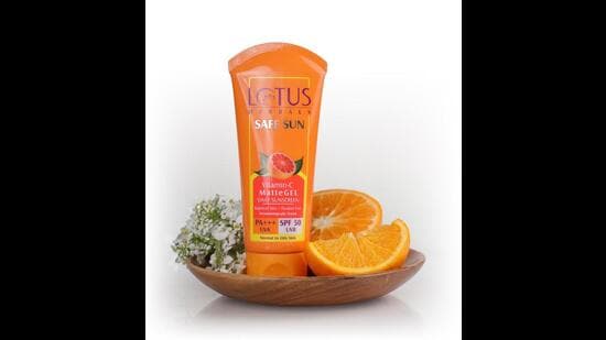 The LOTUS HERBALS Safe Sun Vitamin C Matte Gel SPF 50 is enriched with antioxidants that help to keep skin healthy