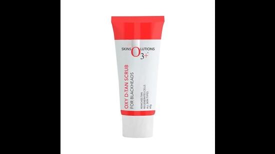 The Oxy D-Tan scrub by 03+ effectively removes nasty blackheads