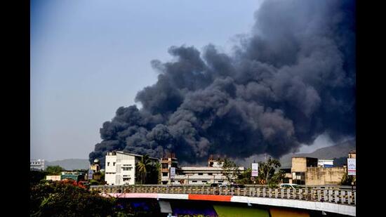 Navi Mumbai: Smoke billows from a fire in a chemical factory in Navi Mumbai on Friday, (PTI) Navi Mumbai: Smoke billows from a fire in a chemical factory in Navi Mumbai on Friday, (PTI)