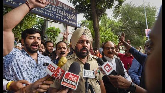 In a major embarrassment, the Punjab Police failed to bring Delhi BJP leader Tajinder Singh Bagga, booked on charges of making provocative statements, promoting enmity and criminal intimidation, to Mohali after arresting him from his house in Delhi.