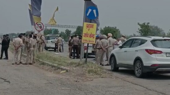 Tajinder Pal Bagga arrest: The Haryana Police on Friday stopped a team of cops taking Bagga to Mohali.&nbsp;
