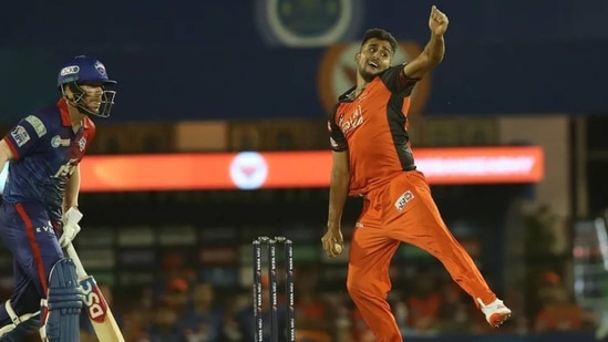 Umran Malik in action against Delhi Capitals&nbsp;(IPLt20.com)