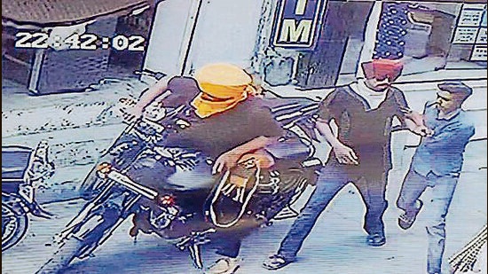 The accused fled after the woman’s brother came to the centre. “My brother, Deepak Kumar, tried to catch the robbers, but they managed to escape on their motorcycles,”she said. (HT Photo)
