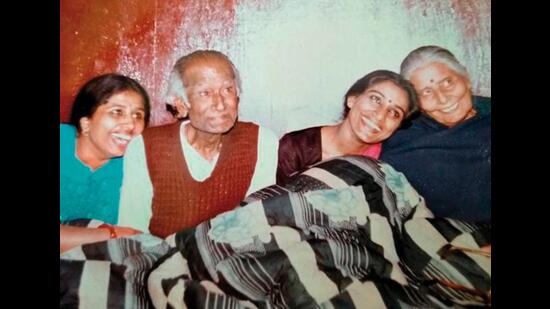 Seema with her parents and elder sister Neeru