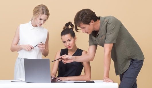 Work clothes tips: Fashionable women's clothing, men's corporate style for summer (photo iCons8 Team on Unsplash) Work clothes tips: Fashionable women's clothing, men's corporate style for summer (photo iCons8 Team on Unsplash)