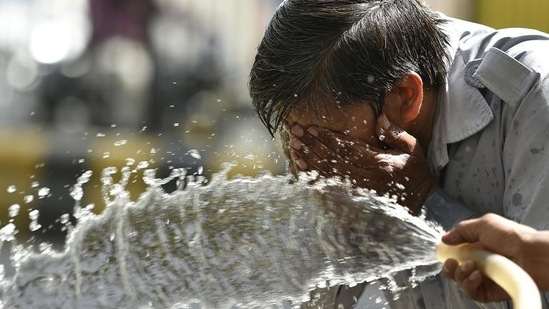 IMD, however, said that easterly winds would transition to westerly winds by Thursday night, leading to a rise in mercury to 39-40°C by Friday and 41-42°C by Saturday.&nbsp;(Raj K Raj/HT Photo)