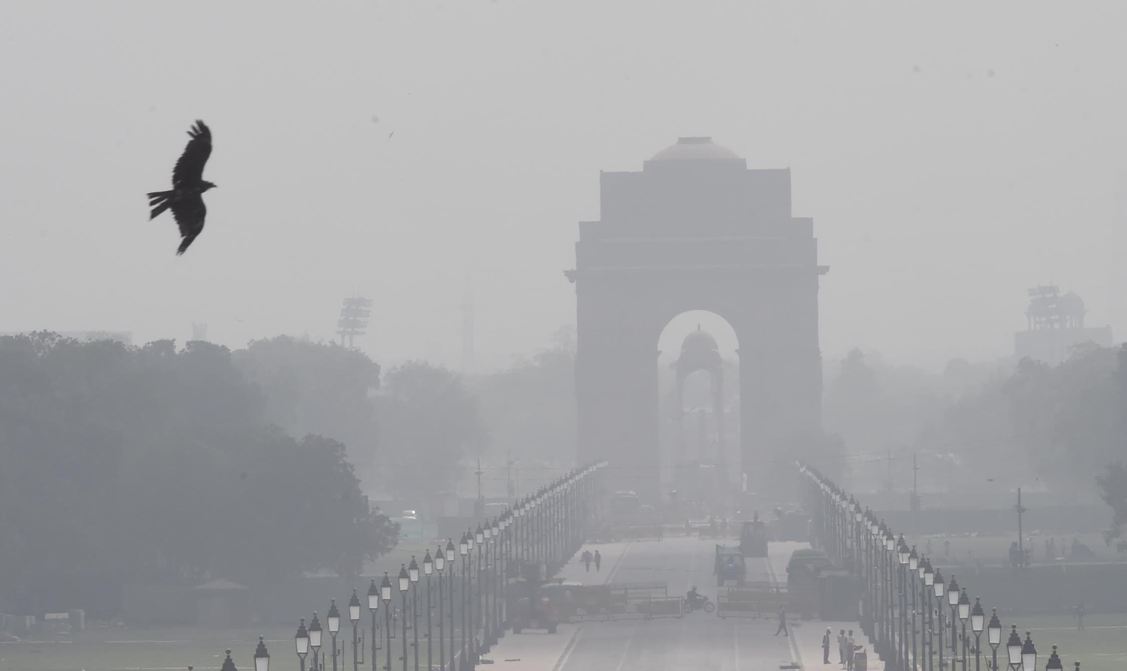 Unlike the previous Grap, the new Grap will now take into account the index of air pollution, which reflects the concentration of several pollutants. ( Arvind Yadav/HT Photo) Unlike the previous Grap, the new Grap will now take into account the index of air pollution, which reflects the concentration of several pollutants. ( Arvind Yadav/HT Photo)
