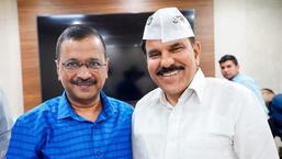 Jammu and Kashmir Panthers Party’s former chairperson Harsh Dev Singh with AAP’s national convener Arvind Kejriwal after joining the latter’s party in New Delhi on Saturday. (HT Photo)
