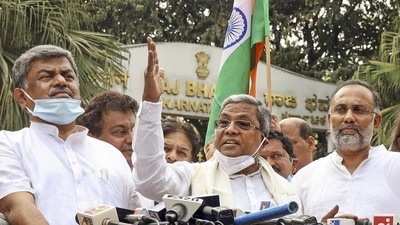 “Is the CM's position a payment seat?" Siddaramaiah asked in the wake of claims made by BJP legislator Basanagouda Patil Yatnal that he was approached by ‘some people’ from Delhi, offering the state chief minister’s position, in exchange for  ₹2,500 crore.. (PTI)