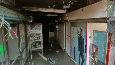 The fire broke out in Walia Complex in Ludhiana at around 8.45am, and soon the basement was engulfed with thick black smoke. The chemical trader said wires were hanging outside the shop. (HT PHOTO)