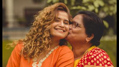 Actor Arti Singh with her mother Geeta Singh during her earlier visit to hometown Lucknow. Actor Arti Singh with her mother Geeta Singh during her earlier visit to hometown Lucknow.