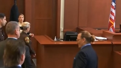 Amber Heard and Johnny Depp inside a court.