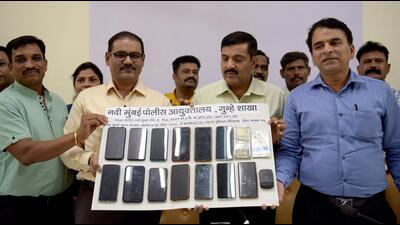 The Crime Branch of Navi Mumbai police with the seized mobile phones and cash following the arrest of eight people for live betting during an IPL match at DY Patil Stadium. (BACHCHAN KUMAR/HT PHOTO)