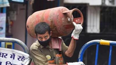 Cooking gas costs jumped to ₹999.50 per cylinder in Delhi. (File Photo) Cooking gas costs jumped to ₹999.50 per cylinder in Delhi. (File Photo)