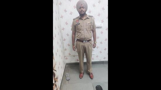 The accused, identified as Avinash Kumar, a resident of Kurali, Mohali, completed his bachelor of arts (BA) from a private college in Chandigarh last year and had been unemployed since, said police. (HT Photo) The accused, identified as Avinash Kumar, a resident of Kurali, Mohali, completed his bachelor of arts (BA) from a private college in Chandigarh last year and had been unemployed since, said police. (HT Photo)