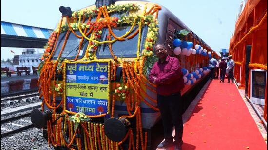 Railway minister Ashwini Vaishnav on Saturday virtually flagged off a passenger train between Jhanjharpur (Madhubani district) and Nirmali (Supaul) from New Delhi. (HT PHOTO.)