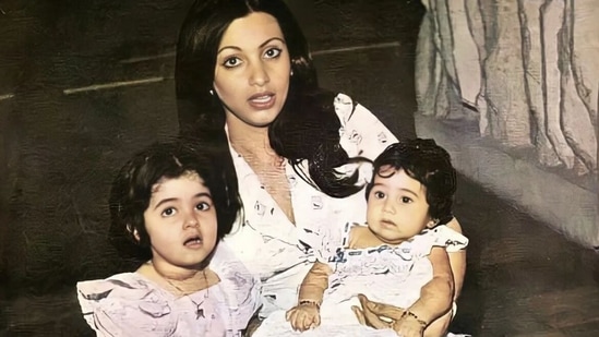 Dimple Kapadia with her daughters Twinkle and Rinkie Khanna.
