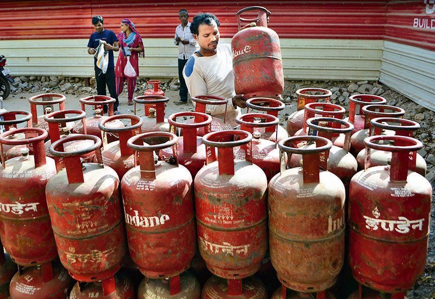 Wednesday's hike of  ₹3.50 in 14.2 kg domestic cylinder, has been the second such surge in less than two weeks. (PTI file photo)