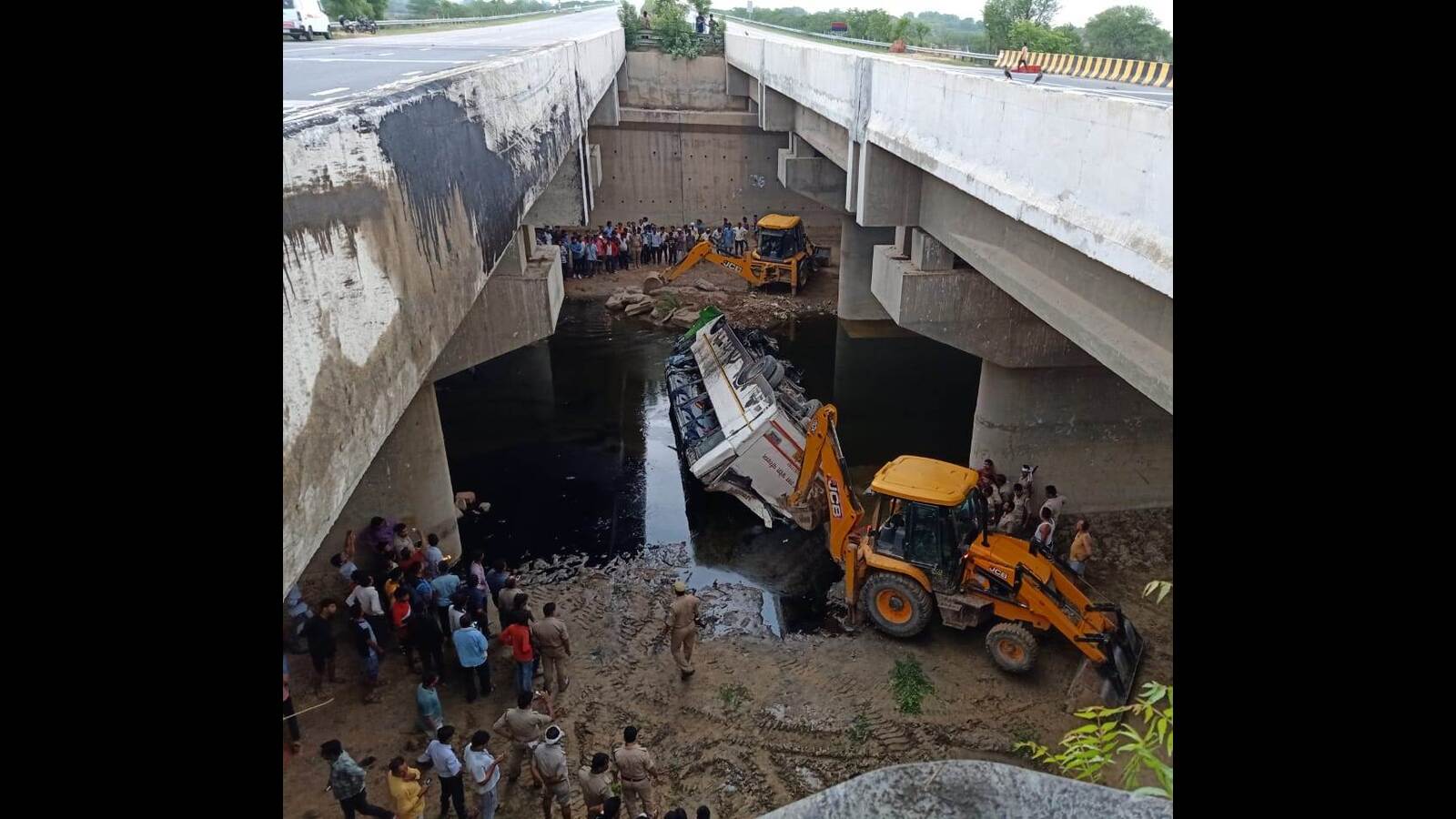 UP RTI activist seeks midnight travel ban on expressways - Hindustan Times