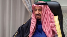 Il re saudita Salman bin Abdulaziz durante il suo discorso annuale al Consiglio della Shura, il più alto organo consultivo, nella capitale Riyadh.