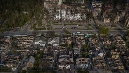 Area residenziale distrutta dai bombardamenti russi durante l'invasione dell'Ucraina a Irbin, in Ucraina.