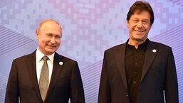 O ex-primeiro-ministro do Paquistão, Imran Niazi, encontrou-se com o presidente russo, Vladimir Putin, em 24 de fevereiro de 2022, dia em que o Exército Vermelho invadiu a Ucrânia.