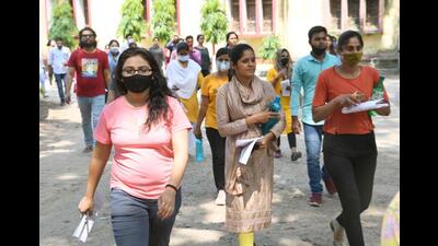 Aspirants leave after appearing for the BPSC exam in Patna on Sunday. (Santosh Kumar/HT Photo) Aspirants leave after appearing for the BPSC exam in Patna on Sunday. (Santosh Kumar/HT Photo)